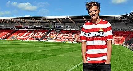 El Doncaster firma al cantante de One Direction, Louis Tomlinson