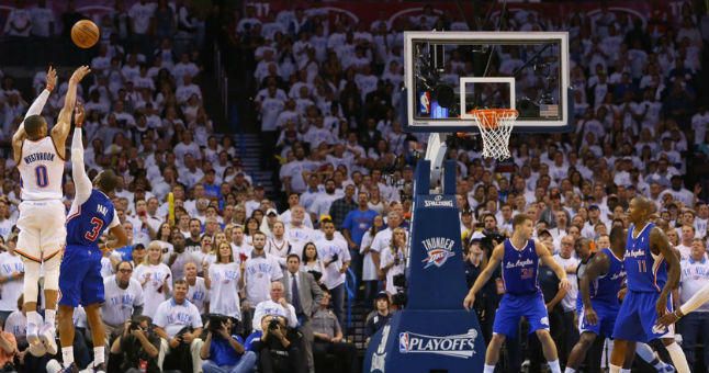 Thunder logran ventaja con suspense; Wizards evitan eliminación