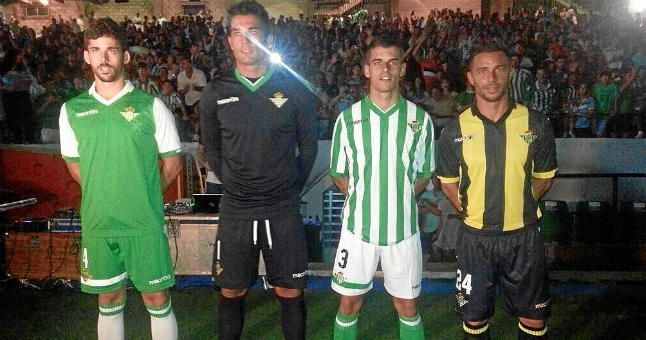 El Betis presenta sus nuevas equipaciones 2014-2015
