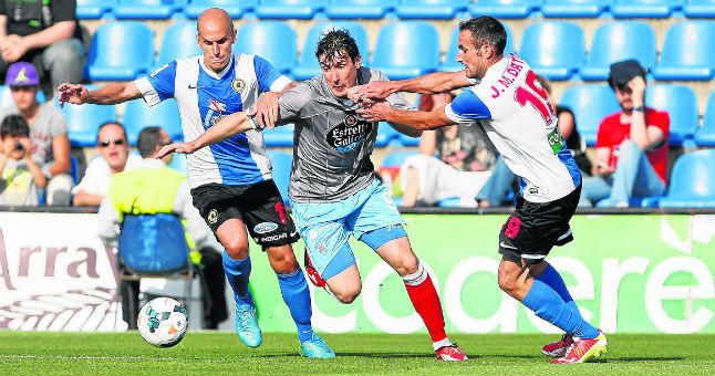 El Almería y el Deportivo toman ventaja por Hervás