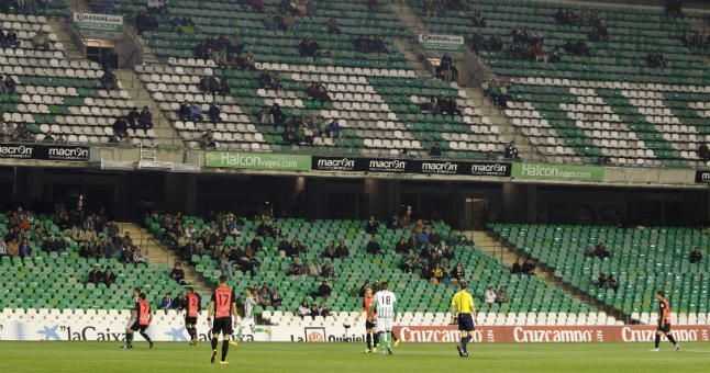 El Villamarín se queda prácticamente vacío