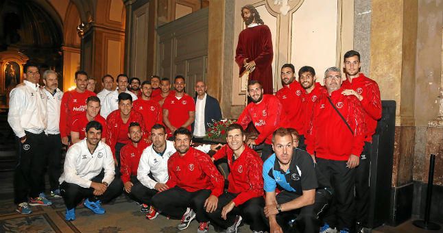 Devoción nervionense al Cristo de los futbolistas