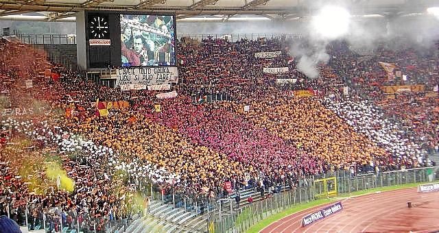 Cierran un fondo del Olímpico de Roma por pancartas contra la madre de hincha muerto