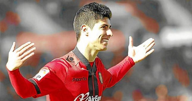 Marco Asensio prefiere verse vestido de blanco