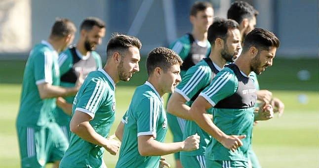 Merino se lleva a 25 futbolistas para el amistoso ante el Recre