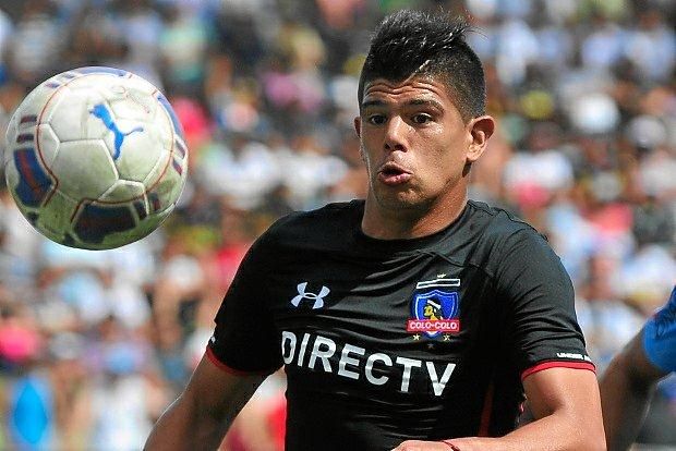 El Alavés puja por Esteban Pavez