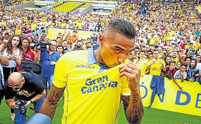 El líder llega sin Jonathan Viera ni Boateng