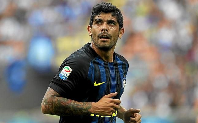 Banega tiene "propuestas muy importantes" para salir del Inter