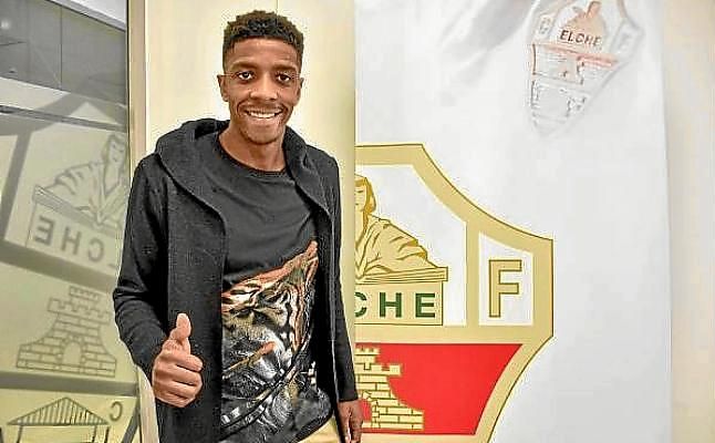 El Elche se hace con punta franco-congoleño Malonga