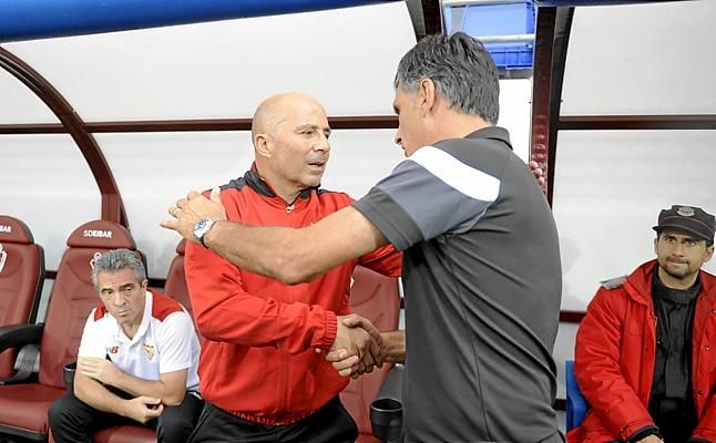 Mendilibar: "El Sevilla es el equipo que más nos ha sorprendido a todos"