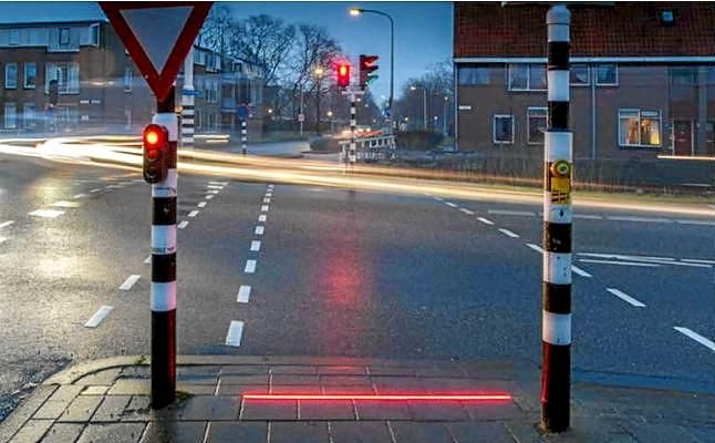 Semáforos en el suelo para los adictos al teléfono móvil