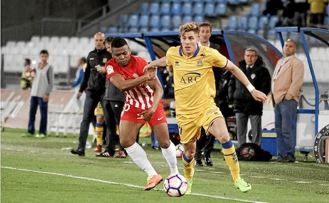 El Alcorcón vuelve al descenso y siembra de dudas su futuro