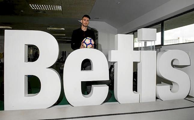 Piccini: "En pocos años el Betis volverá a ser el que fue"