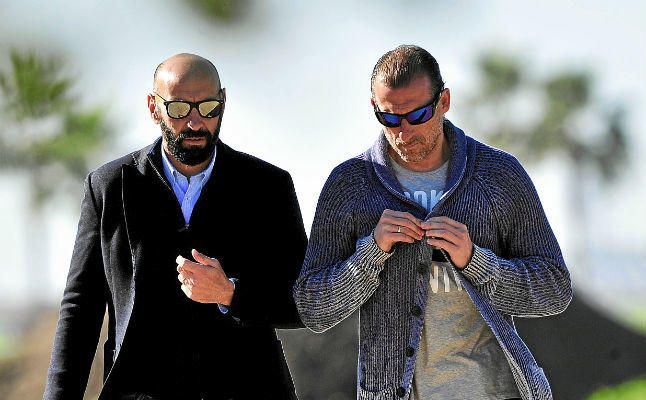 Monchi abandona el Sánchez Pizjuán, el consejo sigue reunido