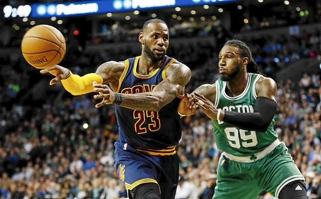 Warriors logran mejor marca de la liga; Westbrook, sin el triple histórico