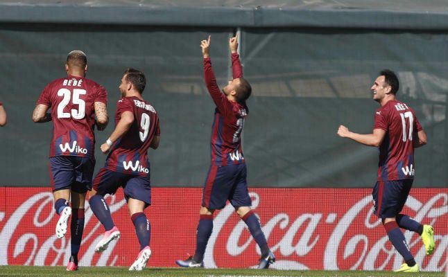 0-2. El Eibar alarga su sueño europeo ante un Celta con la mente en el Genk
