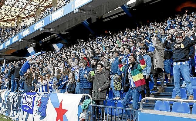 Las donaciones de aficionados del Depor permiten repatriar a Senegal a un joven