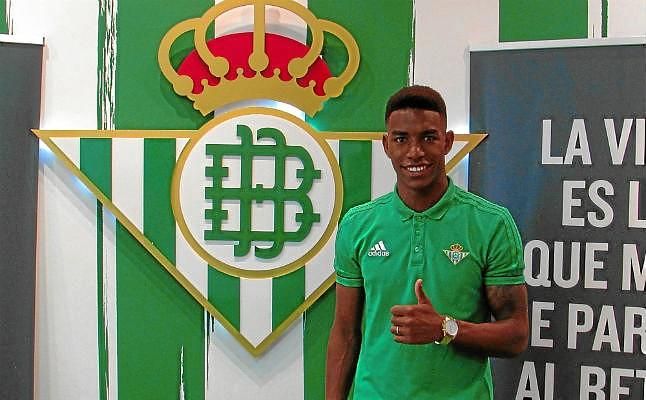 Junior amplía su contrato con el Betis hasta 2021
