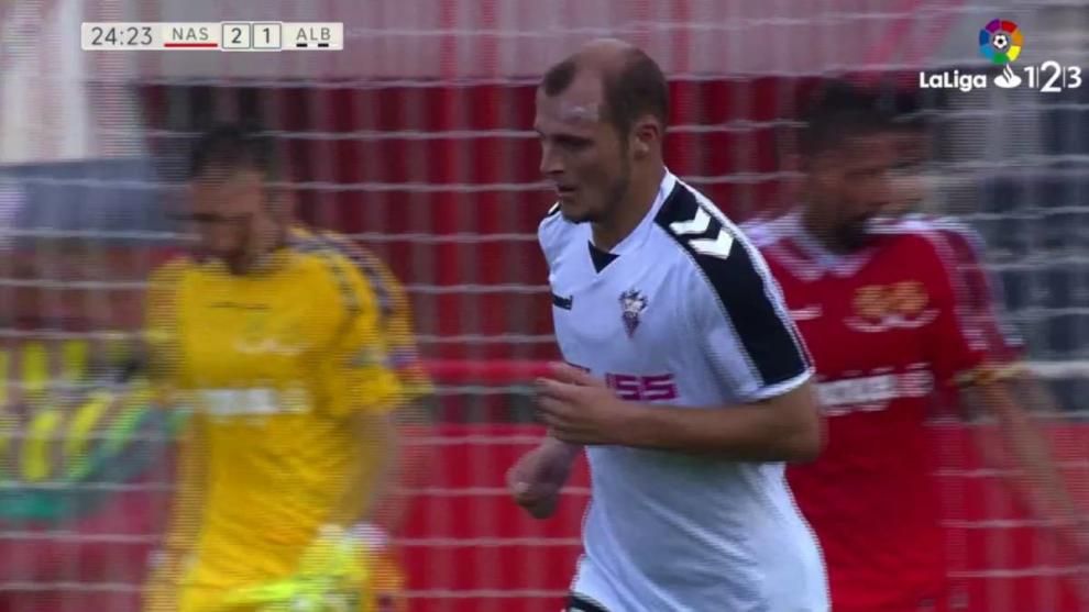 Zozulya ya ve portería en Segunda