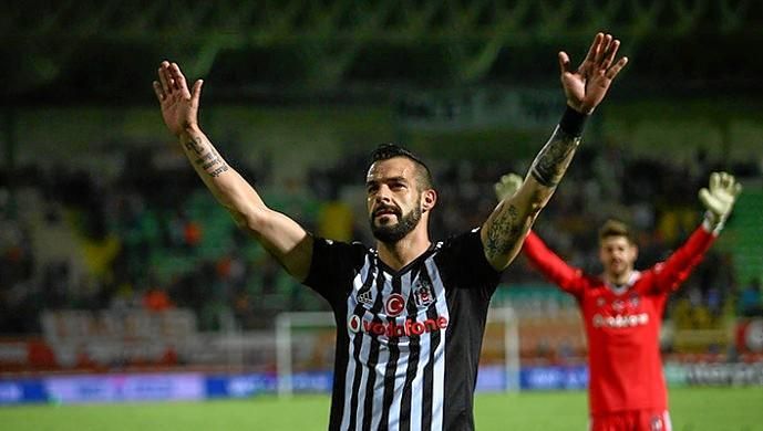 Negredo: "Mis cuatro años en el Sevilla fueron los mejores"