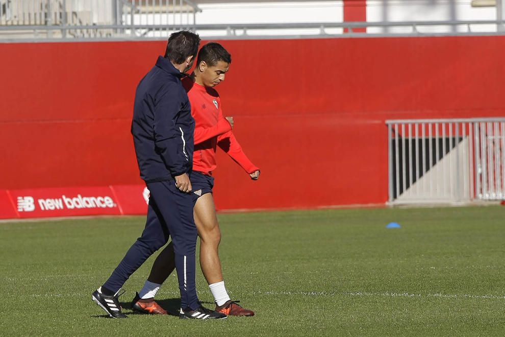 Berizzo charla con Ben Yedder antes del entrenamiento