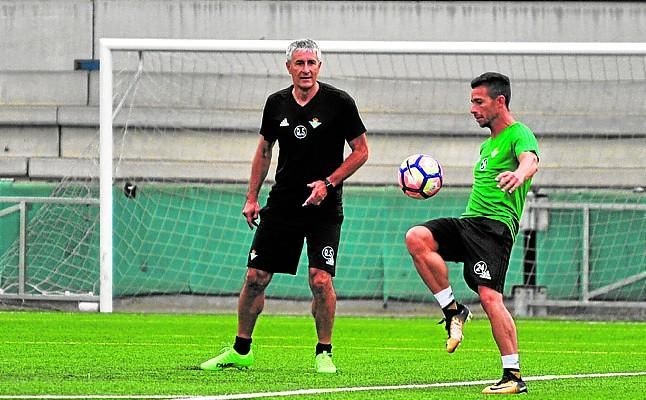 Setién: "Rubén Castro tendrá que ganarse el puesto, si quiere jugar"