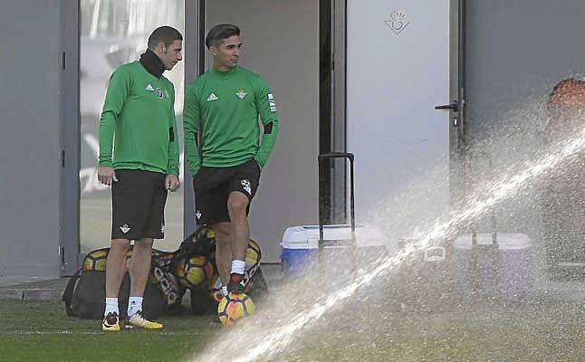 Catalán: "No nos ha llegado ningún interés de Colo Colo por Felipe Gutiérrez"