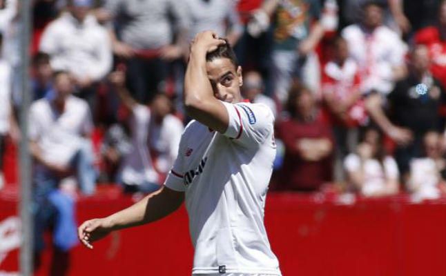Ben Yedder, dos amarillas en segundos y a la calle