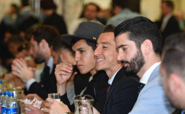 Setién, la Feria y el estilismo de Mandi: "Mejor que Ramos, ¿no?"