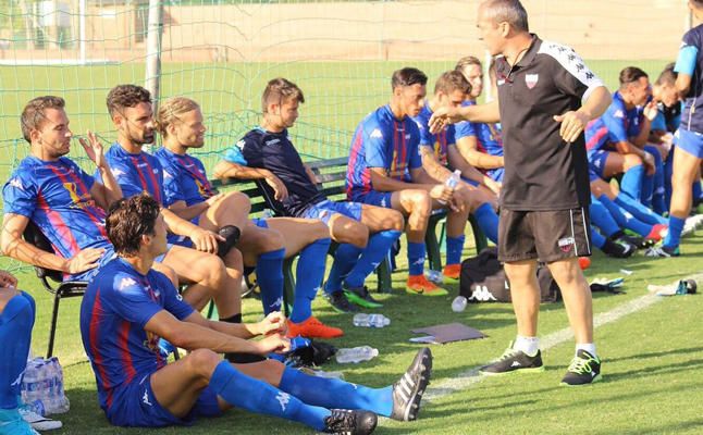 El Extremadura destituye a Martín Vázquez y Sabas podría volver