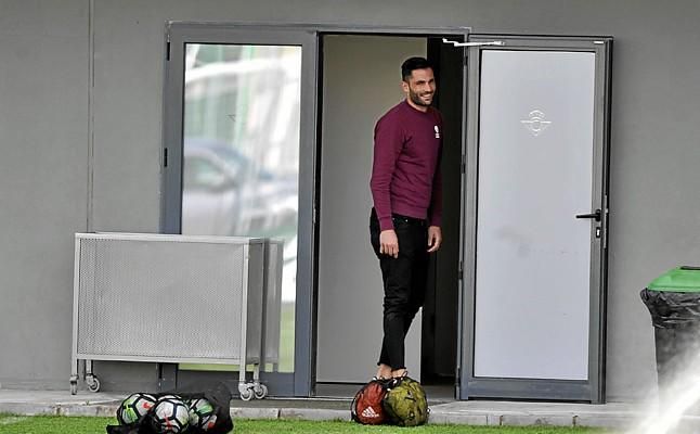 La salida de Adán, avanzada, reportaría más de tres millones al Betis