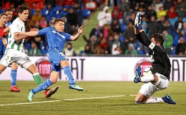 Adán quiere ser elegante hasta en su epílogo en el Betis