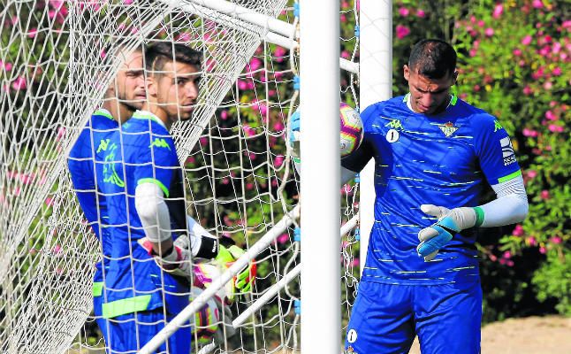 La portería bética, sin un dueño claro