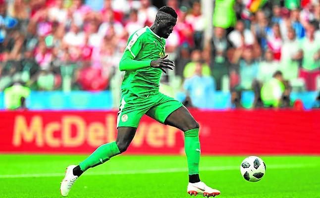 Vinculan a un delantero con el Betis: M'Baye Niang