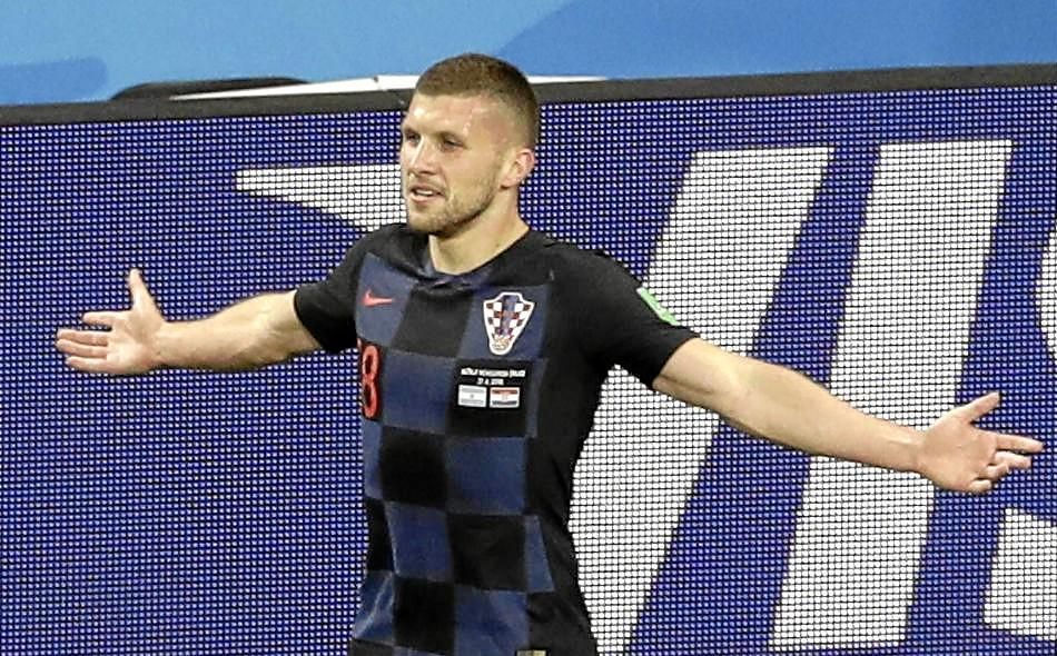 El Sevilla, cerca de fichar al internacional croata Rebic