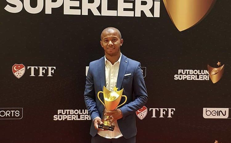 Cuando Arias invitó a marcharse al mejor lateral derecho de Turquía