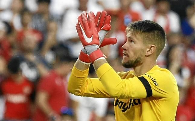 Vaclik: "¿Yo una estrella del Sevilla? Están Navas, Banega, Sarabia o André Silva"