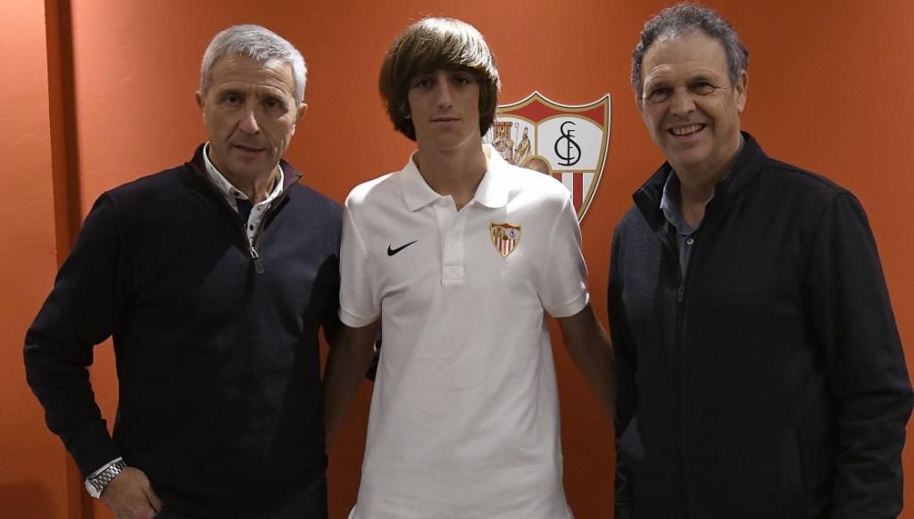 El Sevilla ata a Bryan Gil, una de las joyas de la cantera