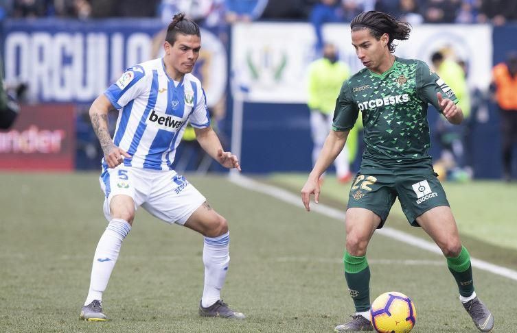 Día ideal para que Diego Lainez coja galones