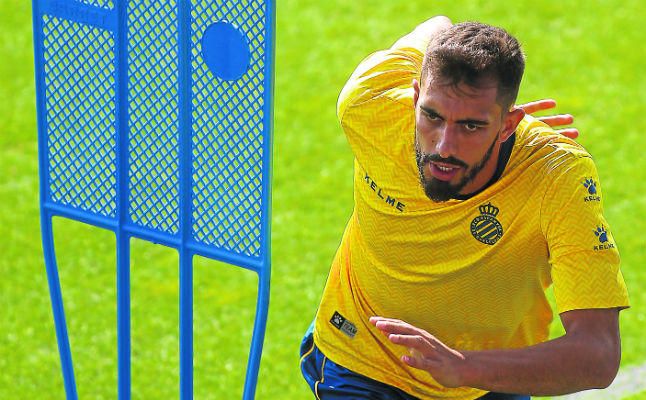 Movimientos en la concentración del Espanyol, con Borja a la espera de noticias