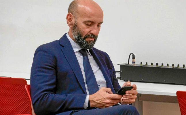 El tope salarial aprieta a un Monchi que estudia ponerse duro con los descartes