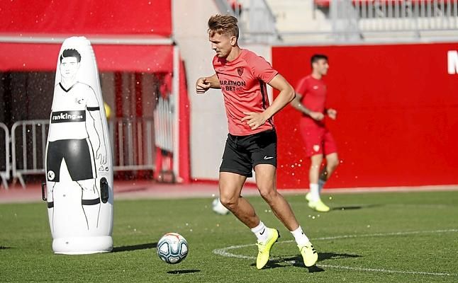 Koeman defiende a De Jong: "Ha sido el primer partido en el que le han puesto de gol"