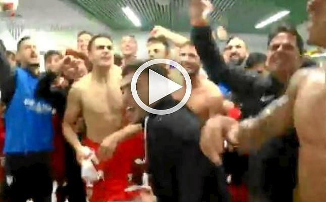 La celebración del Sevilla en el vestuario, ¿qué hiciste Reguilón?