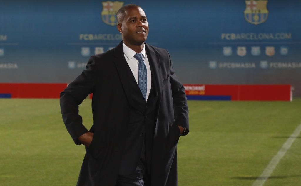 Kluivert: "Ir al Betis será bueno para Carles"