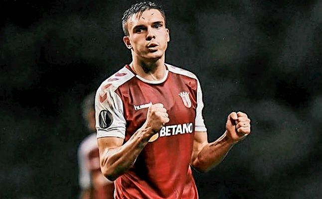 Palhinha se aleja del Betis