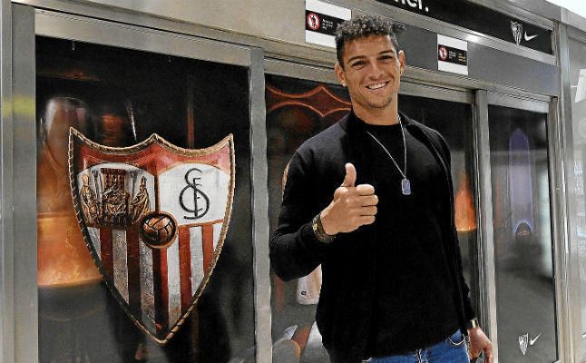 El fichaje de Diego Carlos no entusiasma en Liverpool