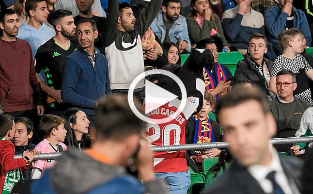 Revuelo en el Villamarín por un aficionado con la camiseta del Sevilla