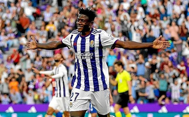 Al Sevilla le sale competencia por Salisu