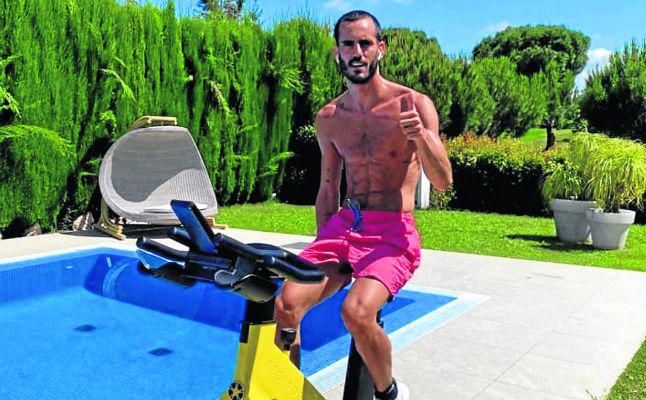 El Betis espera a Juanmi, que se sube por las paredes