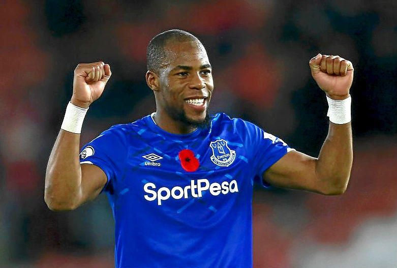 Un nuevo lateral diestro en la agenda de Monchi